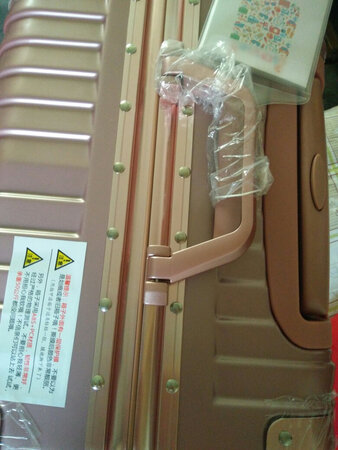 箱子收到了，打开一看是我喜欢的，值得购买，拍下第二天就到了，物流恃别快，京东小哥也恃别热心服务态度也好，感谢京东，感谢京东小哥，好评，好评。
