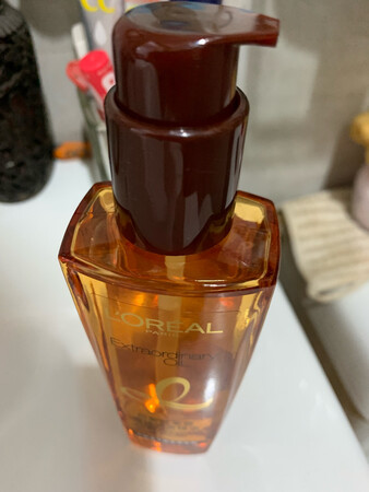 欧莱雅这款精润发精油气味清新淡雅，使用后滋润头发顺滑柔软，挺好的。