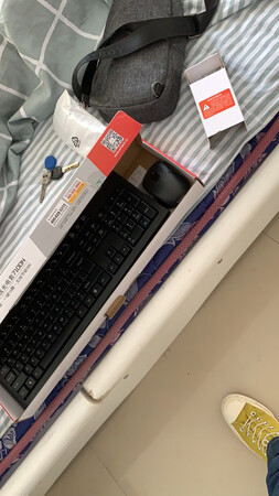 舒适度：无线的鼠标键盘，用起来很舒服，电脑上就差一个接收器，没有那么多线，看起来很整洁，按键按起来也很舒服
操作难度：插上接收器装上电池可直接使用
响应速度：鼠标用来玩游戏，没有感觉到延迟，响应速度还是挺快的
外观颜值：键盘是普通的样式，鼠标挺好看的