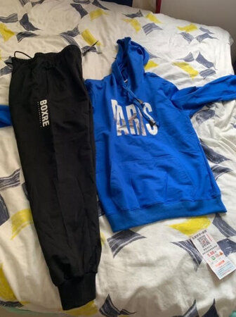 衣服质量非常的好，试了一下非常的好
