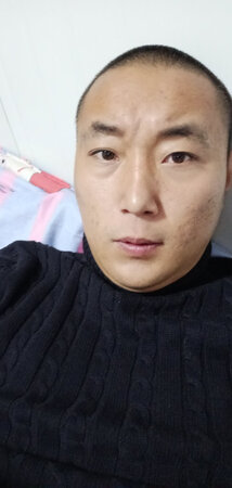 毛衣不错挺好的，质量很好我也很喜欢啊姨们说复合年轻人的审美，一看都是小伙。还夸我小伙挺精神。想要入手的伙伴们不要犹豫了，趁这双十一，购买很便宜优惠力度很大，机会不要错过，错过就要再等一年了，京东品质值得信赖，关键物流很快，还给送货到家