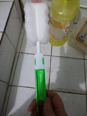 试用了一下，密封还可以，不漏水，看起来有点大，装得少，不烫手，也不保温，泡茶要得