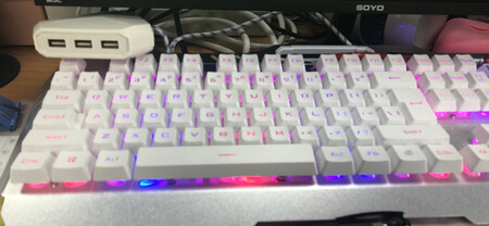 很好用的键盘，就是白色容易脏啊……