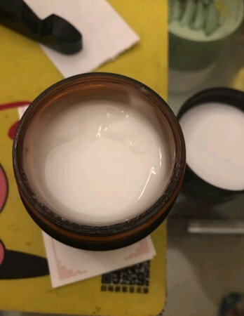 使用感受：刚开始凉凉的涂到脸上就像水一样，赠的面膜也非常不错，这是想让我再购买你家的面膜吗?