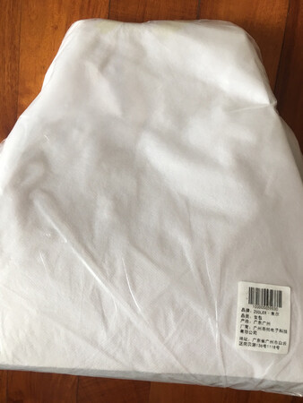 款式可以，皮质欠佳，好在打折便宜