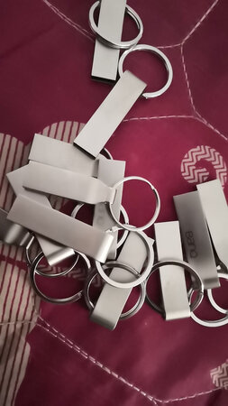 外观材质：不怕摔不怕，刚刚的。。
便携性能：可以
传输速度：可以
容量大小：可以
兼容性能：可以