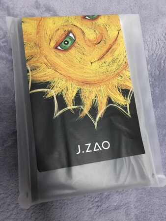 110d的厚度还可以，但是现在穿也有点儿冷了，做工相当不错