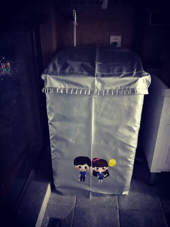 质量不错。挺好安装。小人也挺漂亮的。洗衣机现在不怕晒了，也不怕飘雨了。