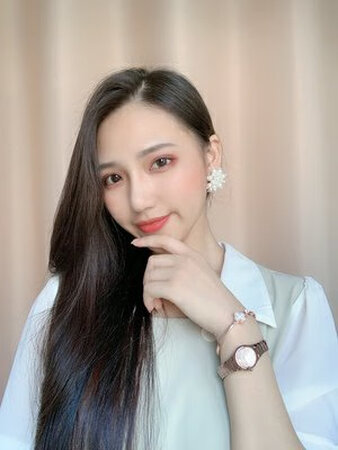 手表高雅大气，精致华美，简约不简单，款式耐看，做工优良，表带拆卸简单易懂。宝贝质量很不错，和想象中的一样。实物与描述相符，包装的也很好，谢谢店家