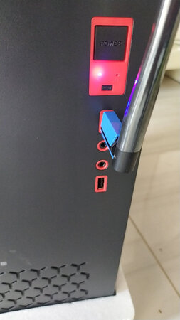 机箱外观：轻巧接口丰富 不错
性能配置：不错
散热性能：不错
售后服务：不错