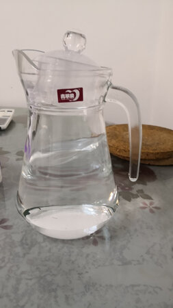 不错，非常赞，瓶盖是塑料的，一点异味都没有。