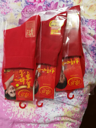 这次给老爸老妈买的 之前我也一直穿浪莎这个牌子的袜子