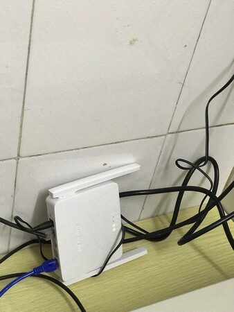 产品比较小巧实用，安装简单，不过送的网线比较短