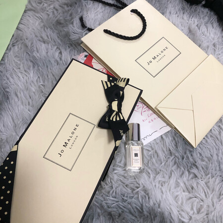 送了小样哦 祖马龙的香水都很小女人 超级好闻