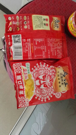 乌江榨菜好吃，不管熨烫，还是火锅放些都不错，京东便宜，值得购买。