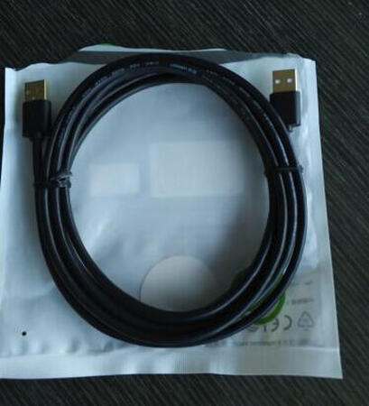 绿联（UGREEN）USB数据线2.0 公对公 双头移动硬盘盒连接线 笔记本散热器数据线 1米 黑色 10309线够长线材不错线质量不错东西不错接口很好传输稳定接触良好连接方便公司用方便实用。这根绿联（UGREEN）的USB数据线是USB2.0的，公对公，长度为0.5米，主要用来破解家里的小米盒子4c，还可以作为单片机的供电线和数据线，非常简单和实用，强烈推荐购买。