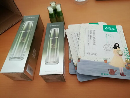 物流很快，一直在用百雀羚这个牌子，支持国货，还有赠品，很满意一次购物，下次还会光顾。