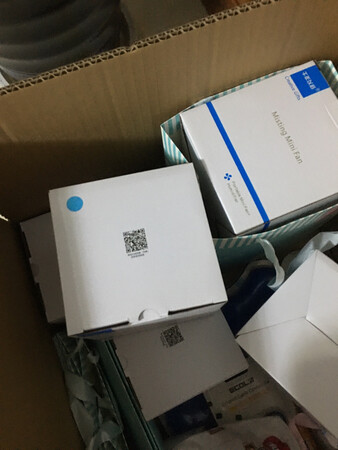 风扇收到了包装的特别好都有独立，包装还有小礼品袋子很喜欢夏天必备了准备拿去送亲戚朋友，谢谢物流特别快第一天买的第二天就收到了，谢谢会继续支持的京东谢谢！