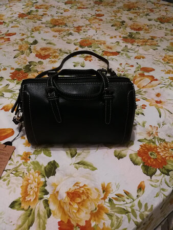 这款包包外观和图片完全一致，大小适中适合四季都挎的包包，质量好点赞赞赞