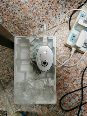 充了一天电了，怎么还是红灯？难道坏了，才刚收到货？请回答回答回答回答