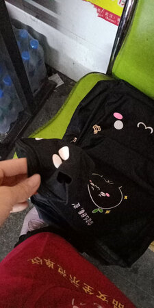 什么东西，带的小包是坏的，上面一个大洞，真是失望