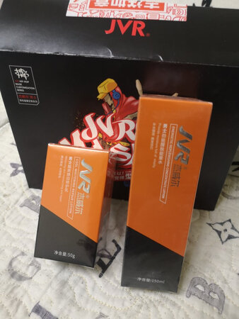 第一次买这个牌子的化妆品，评价上都说不错，所以买来试一试。西北地区空气干燥，用完之后最大的区别就是脸上不那么干了，也没有刺激皮肤的感觉。别的还说不上，等用一阵子再看看。赶上双十一，价格便宜，如果好用的话以后还买。京东快递神速，双十一都很准时就送到了。