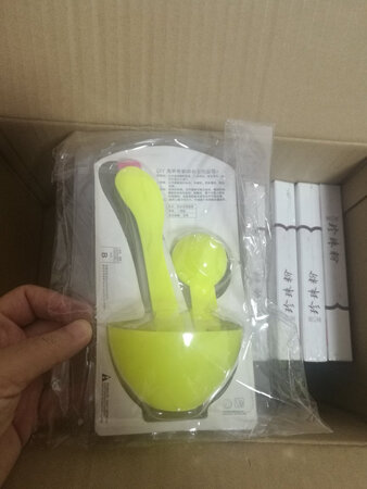 京东商城物流就是快，宝贝收到时包装得结实完好。同仁堂珍珠粉面膜，能美容亮肤补水控油、能美肤白皙去黄祛痘印去黑头男女通用，粉质天然超细，是一款很好的美容养颜护肤产品。
用了之后感觉粉质细腻，脸部摸起来滑滑的，特别水潤，皮肤看着白了，我是油性皮肤，用完之后脸部很清爽，面膜敷脸很贴合，信赖同仁堂产品，果然敷脸有效果，卖家服务贴心周到，很满意的一次购物体验。
还有就是珍珠粉袋的防潮封口设计很喜欢，暂时用不完也不怕受潮，很人性化，超赞哦！这家店客服耐心解释了美容方面的问题，亲们值得信懒、值得分享同仁堂的产品，喜欢这款产品的赶紧行动吧！