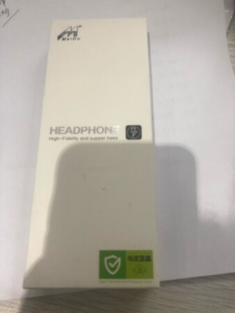 买来插电脑听歌的，几十块的质量比我想象中要好，还送了一副备用耳塞，这个比较好