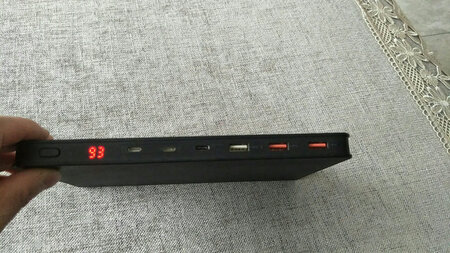 这个还是不错的，以前用个一个羽博的充电宝，好几年了还能用，所以还是挺相信羽博的，造型老帅了??