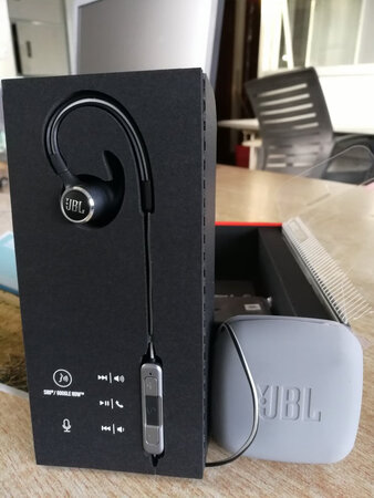挺好的！通话清楚。音质也挺好的！测试了一下，通话距离大概有六米。快递快，比预计提前2天。