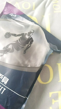 东西还没看，打开外包里面袋子都撕开了