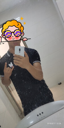 第一眼就看上了这衣服，没过两天衣服就到了，倒手后衣服比图片好看，就迫不及待的穿上了 非常合身 而且还特别好看。