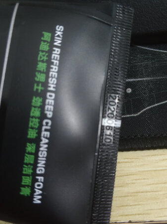 2020年06月过期！没有在商品页注明，严重损害消费者权益！劝告大家别上当。现在就算申请售后，邮寄回去的邮费都够贵的。只能将就用了！如果商家敢屏蔽我这评论的话，我就小平台维权！
商品和店家的评分，我只能选最差！严重损害了消费者权益。一般洗面奶保质期是3年！