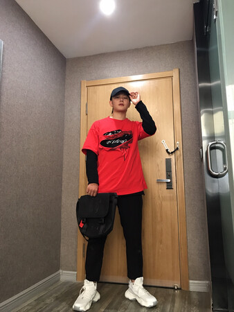 酷炫boy  比预想的好看  包的做工很精细啊！细节处理也完美！重点超帅！