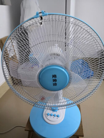 很清爽的颜色好看，音量很小，没有噪音