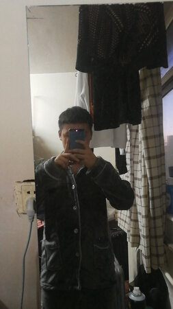 京东的服务，真没的说，第一次买的小了，不合身，申请了售后，立马就重新发货了，还给我发了致歉短信，本来是因为个人选择尺码的原因，以为还要自己负担运费，没想到完全不用自己管，退换无忧，越来越满意京东的服务了，五星！！！