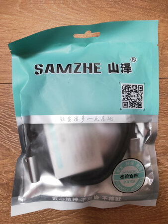机箱放在桌子底下，正好用的到。接头做工优秀，不错。