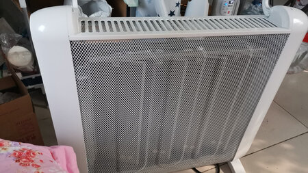 外观设计：不错，外观设计挺漂亮的，不知道用电情况，取暖还不错，开始时用时回有点气味，不过一会就好了，没有噪音挺不错