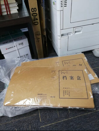 一只选用这款档案盒，薄厚适中，用来存储资料非常实用，质量好品质也好，折叠方法简单，一直从京东采购办公用品，发货快物流配送也快，非常喜欢京东的服务，次日达真的非常不错，物品都有保障，售后服务也非常好，希望多多搞活动！