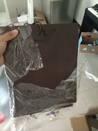 袋子大小很合适，买来装瓜子花生用的，提起来还挺舒服。