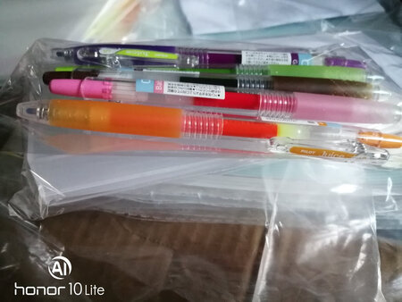 还送了笔盒很贴心