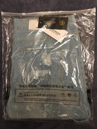 富贵鸟牛仔短裤质量很好，穿着舒服，样式好看，很不错的短裤。