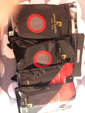 刚收到货就迫不及待的打开试穿了一下，因为本人比较胖，之前买过别的品牌都不太合适，这次也是抱着试试看的心理，没想到特别合适，弹性大，面料柔软，总之非常满意。