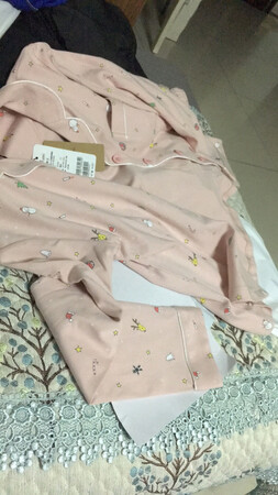 衣服挺厚实的适合春秋穿