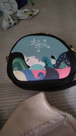 包包挺好的，好看，很实用