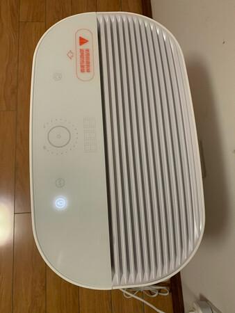 周三下单买的，当时好几个品牌比较了好久，最后选择了霍尼韦尔，毕竟是专业做这个的，大品牌值得信赖，京东速度很快，双十一大件隔天就到了，打开后外观白色很漂亮，三个指示灯代表当前空气质量的不同模式，?静音模式，晚上开没有噪音，而且操作起来也很方便简单。可以除甲醛和雾霾，这个冬天室内空气能好了。哈哈