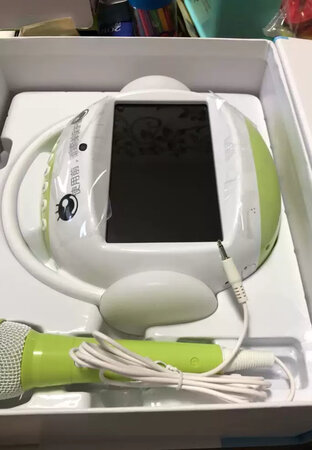 不错挺满意的，音质特别好，大宝看电视我家宝宝刚十五天听听摇篮曲也是不错的，比手机音质要好很多，送了两个话筒一个绿色一个粉色，刚好粉色留着给大姑娘?卖家服务态度挺好，物流也特别快??