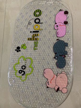 四顆星，表面不是很防滑，材質比較硬一點點