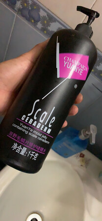 好大一瓶，没什么味道，男女都可以用，估计用一年没问题！！
