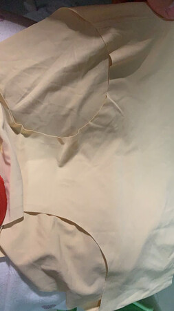 马上本命年了，买了一套。物流很快，质量也很好，最主要的是很红！希望本命年红红火火。还有一点就是卖家还送了小礼品！